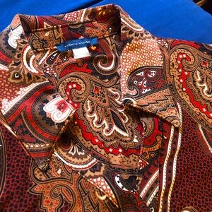Tommy Hilfiger red-brown paisley dress. Long sleeves, v-neck, tie at the waist.